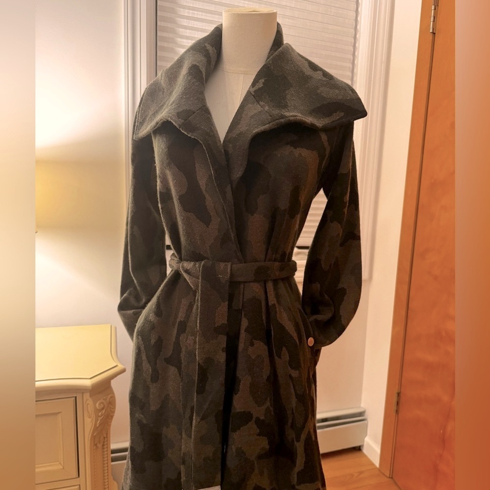White House Black Market Camouflage Sweater Coat Excellent condition